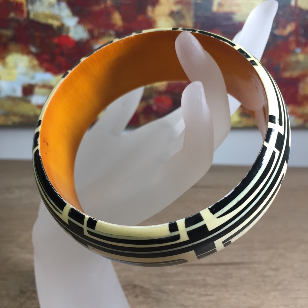 Vintage Mod Design Bangle Bracelet - Picture 5 of 9